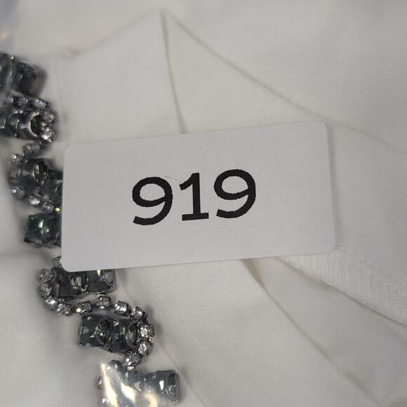 On 12th Women’s Graphic Embellished Tee XL White Beaded Neckline Street Style - Picture 11 of 11